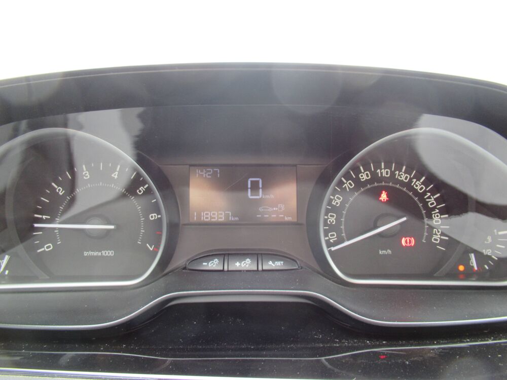 208 1.2L 82 Cv Like 5 places 2015 occasion 10410 Saint-Parres-aux-Tertres