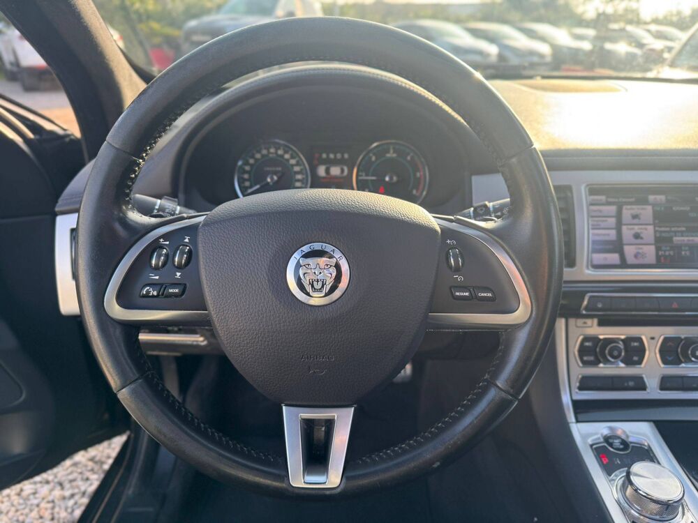 XF V6 3.0 D S 275ch Luxe Premium 2013 occasion 69800 Saint-Priest