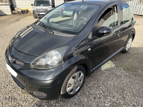 Toyota Aygo 1.0 VVT-i 68ch Connect 5p 2011 occasion Saint-Priest 69800