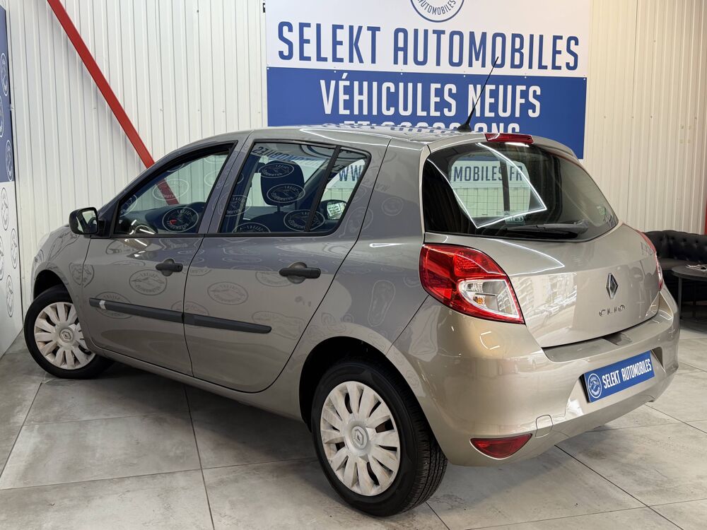 Clio III (B/C85) 1.2 16v 75ch Authentique 5p 2011 occasion 38130 &Eacute;chirolles