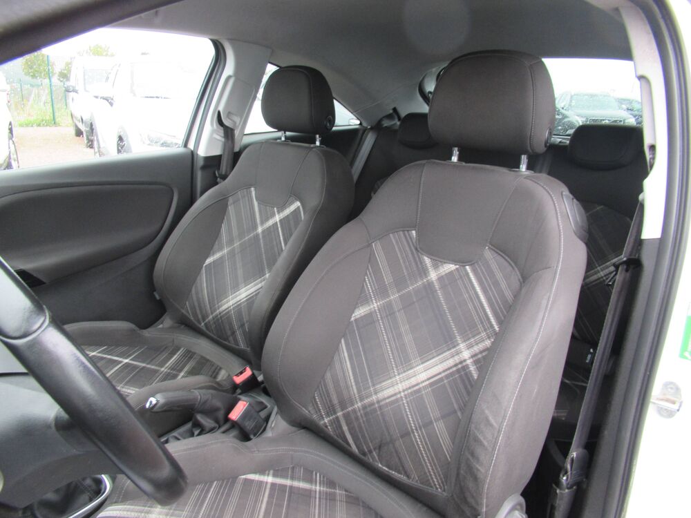 Corsa 1.4e 90cv Color edition 2015 occasion 10410 Saint-Parres-aux-Tertres