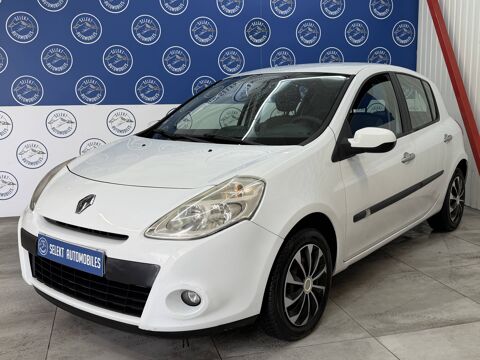 Clio RENAULT CLIO III PHASE 2 1.2 GPL ESSENCE eco2 75 CH 2011 occasion 38130 &Eacute;chirolles
