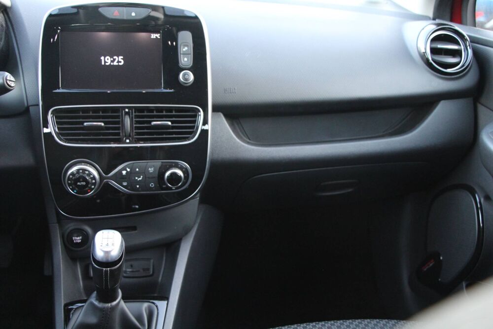 Clio CLIO IV 0.9 TCe 90 CH INTENS/SEMI CUIR/CAMERA 2018 occasion 68190 Ensisheim