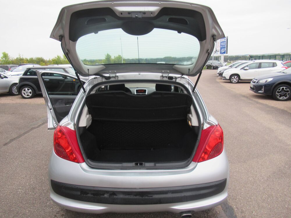 207 1.6 VTi 16V 120ch Premium Pack 2007 occasion 10410 Saint-Parres-aux-Tertres
