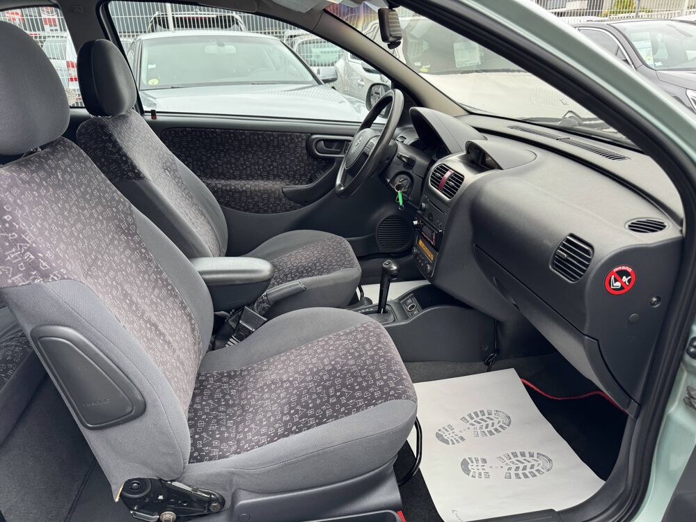 Corsa 1.4 i 16v 90 CH BOITE AUTO 2002 occasion 38130 &Eacute;chirolles