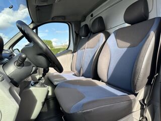Trafic II 2.0 dCi 115 Grand Passenger Expression 2013 occasion 17430 Tonnay-Charente