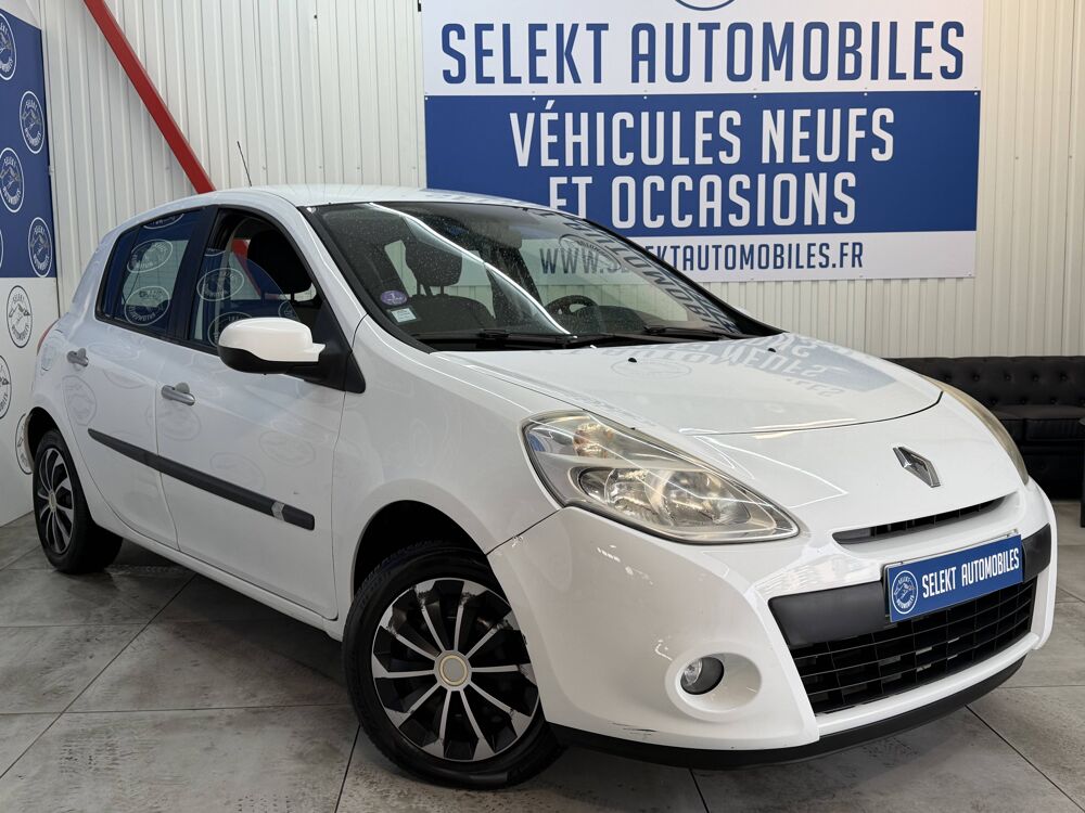 Clio RENAULT CLIO III PHASE 2 1.2 GPL ESSENCE eco2 75 CH 2011 occasion 38130 &Eacute;chirolles