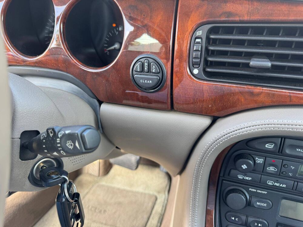 XJ II 4.0 V8 Pack Classique BA 1998 occasion 17430 Tonnay-Charente