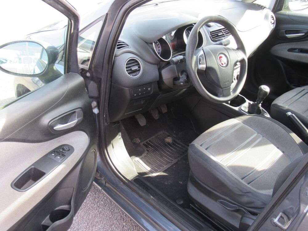 Punto 1.3 Multijet 75 Dynamic 2010 occasion 10410 Saint-Parres-aux-Tertres