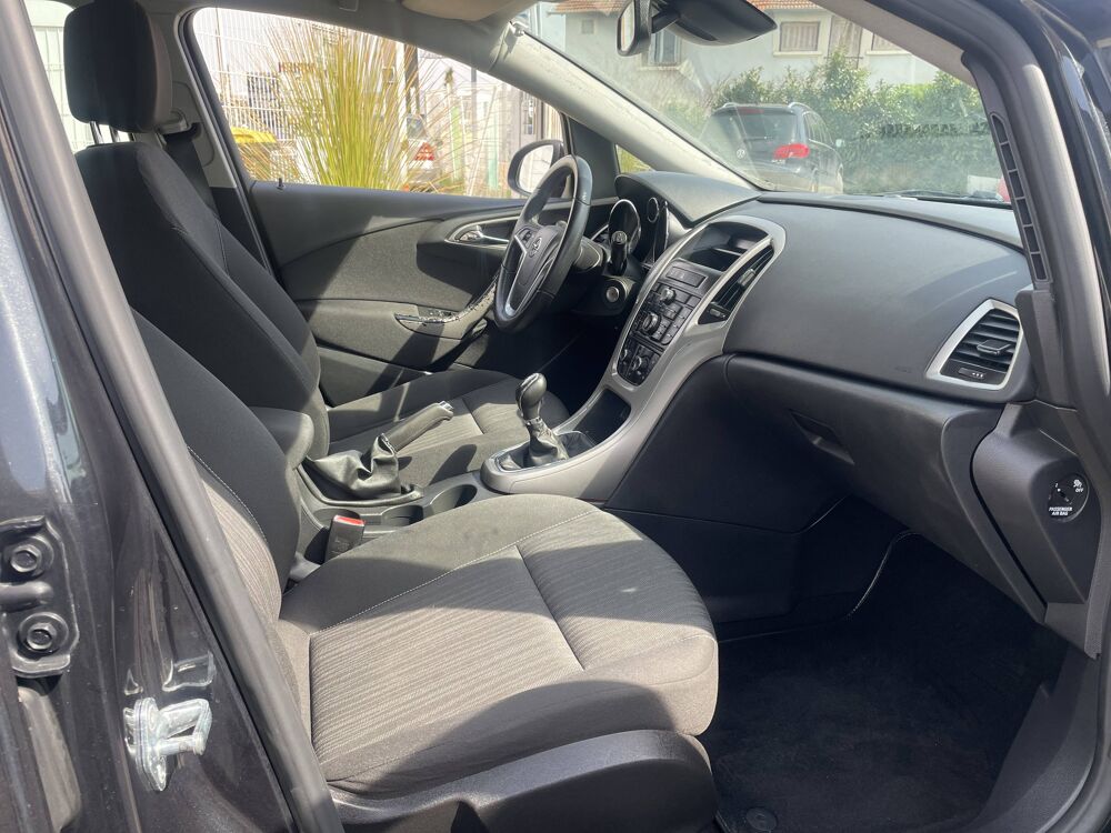 Astra IV 1.4 Twinport Essentia 2012 occasion 69800 Saint-Priest