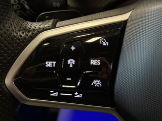 Golf GOLF R-LINE 1.5 ETSI 150CV DSG ATTELAGE HARMANKARDON 2024 occasion 77240 Vert-Saint-Denis