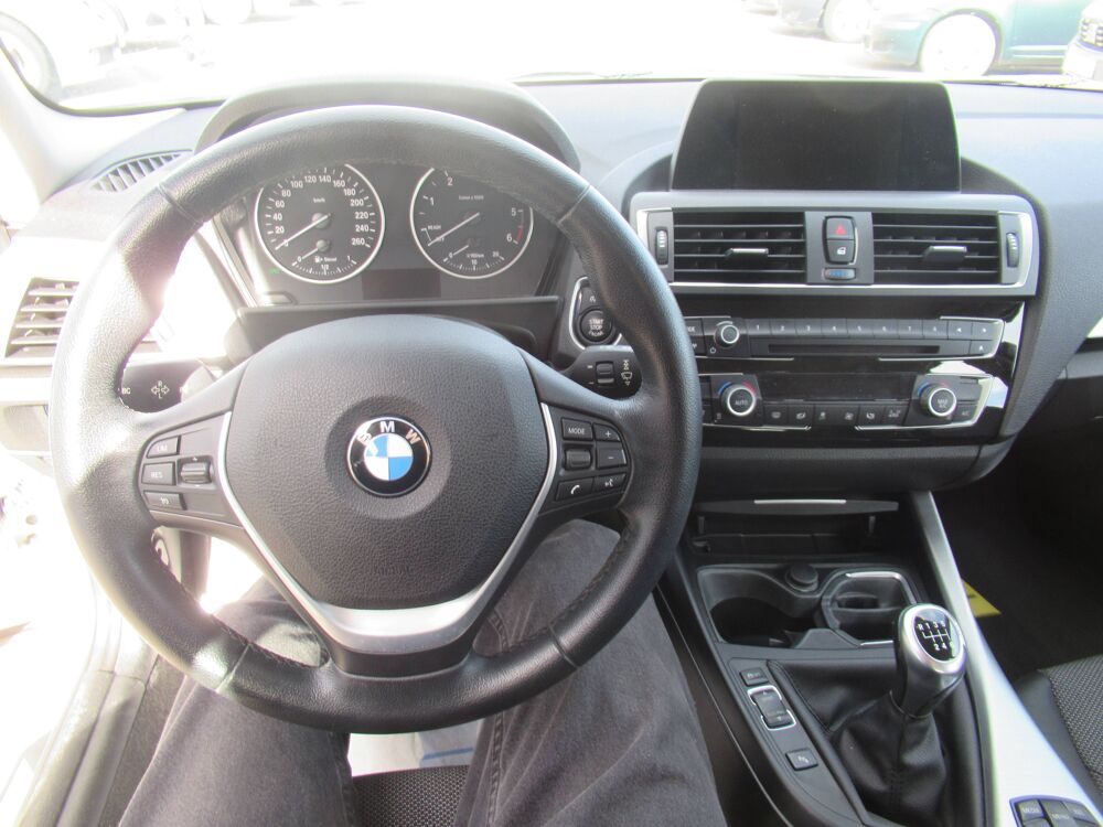 S&eacute;rie 1 118d xDrive 150ch Lounge 5p 2016 occasion 10410 Saint-Parres-aux-Tertres
