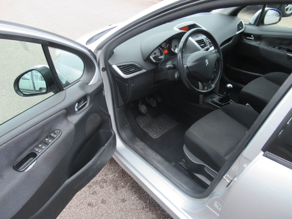 207 1.6 VTi 16V 120ch Premium Pack 2007 occasion 10410 Saint-Parres-aux-Tertres