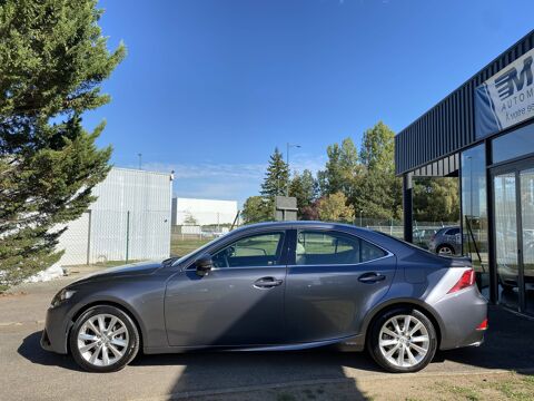 IS III 300h Luxe 2013 occasion 78200 Buchelay