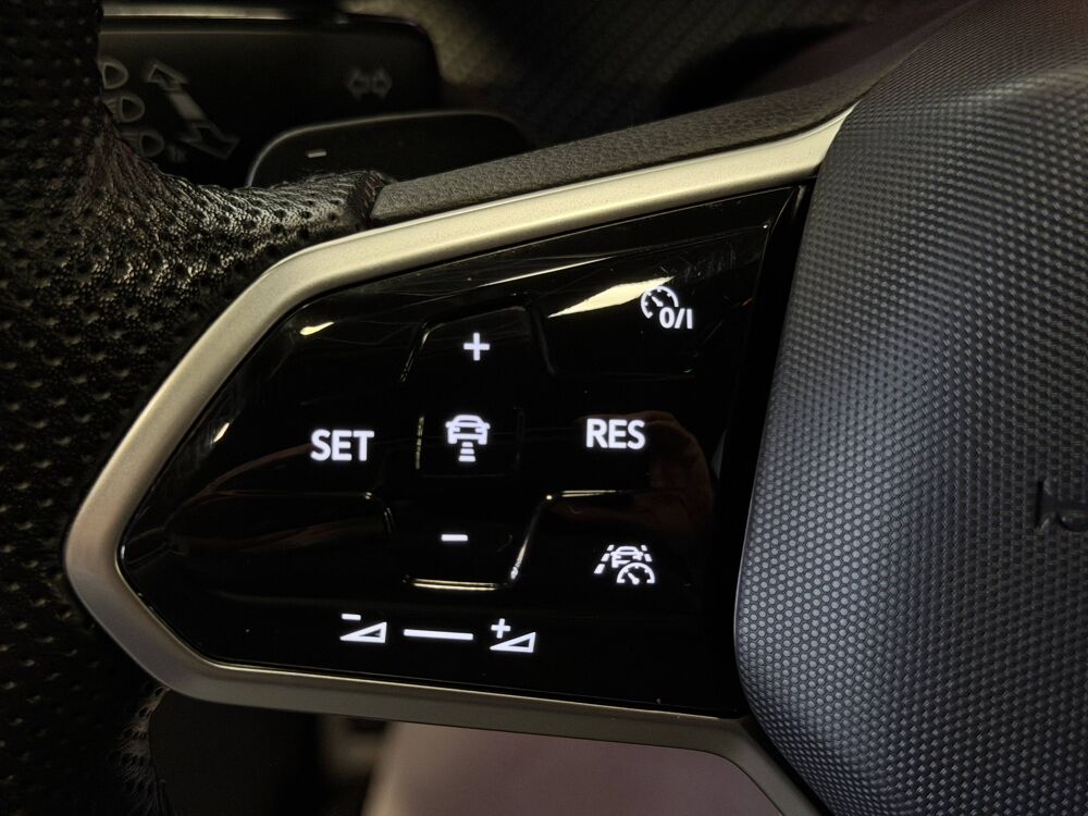 Golf GOLF R-LINE 1.5 ETSI 150CV DSG ATTELAGE HARMANKARDON 2024 occasion 77240 Vert-Saint-Denis