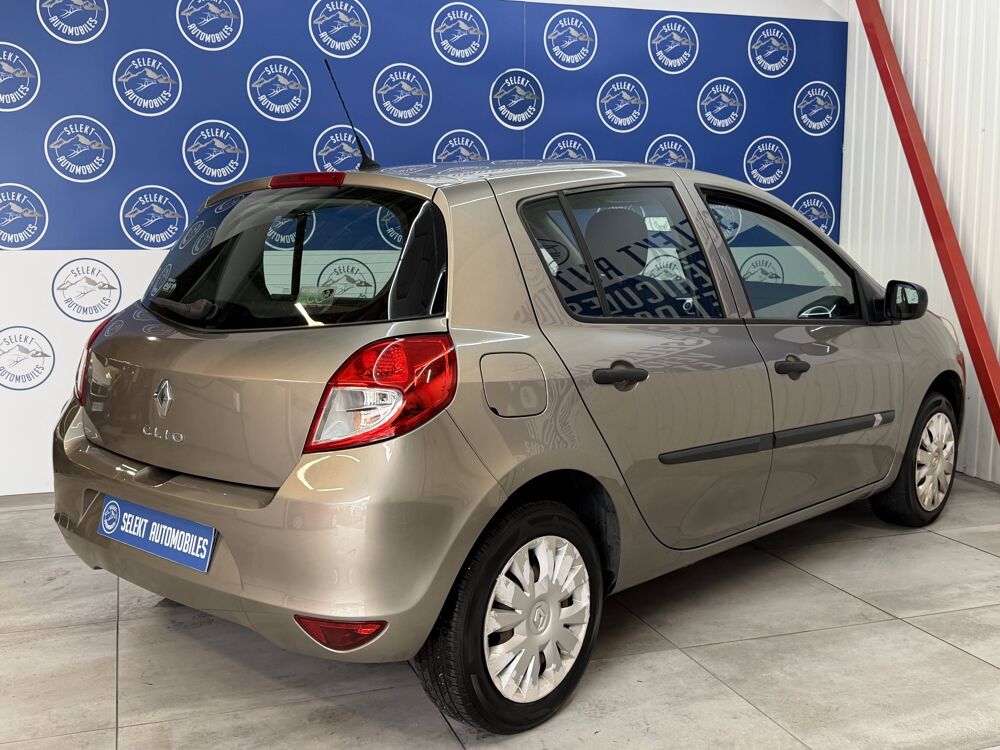 Clio III (B/C85) 1.2 16v 75ch Authentique 5p 2011 occasion 38130 &Eacute;chirolles