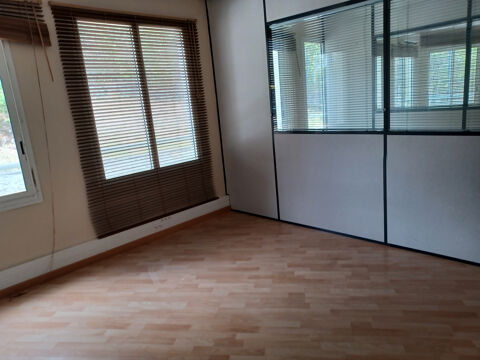 Local commercial - Bureaux 138 m2- Technopole Ste Clotilde 3036 97490 Ste clotilde