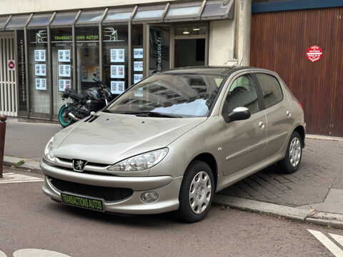 Peugeot 206 1.4e 75ch Trendy TOIT PANOMARIQUE ENTRET