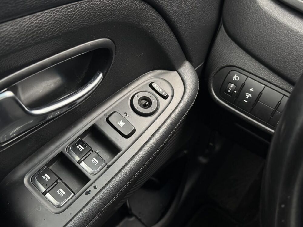 Carens III 1.7 CRDI 136 Cv PREMIUM / 7 PLACES TOIT OUVRANT ECRAN GP 2014 occasion 95150 Taverny