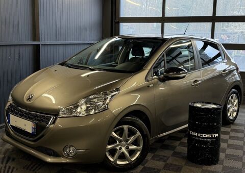 Peugeot 208 STYLE 1.2 VTI 82 Cv 5 PORTES / ECRAN TACTILE CRIT AIR 1 - GA 2014 occasion Taverny 95150