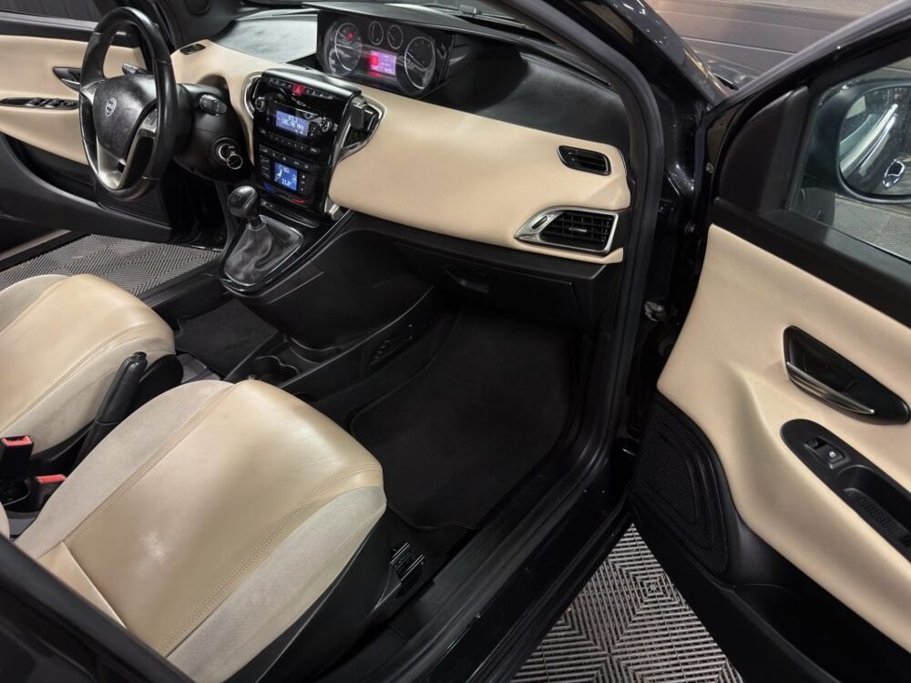Ypsilon LA18114 2013 occasion 95150 Taverny