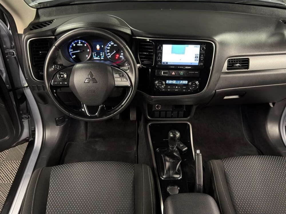 Outlander 2.2 DID150 INVITE 2WD 2017 occasion 95150 Taverny