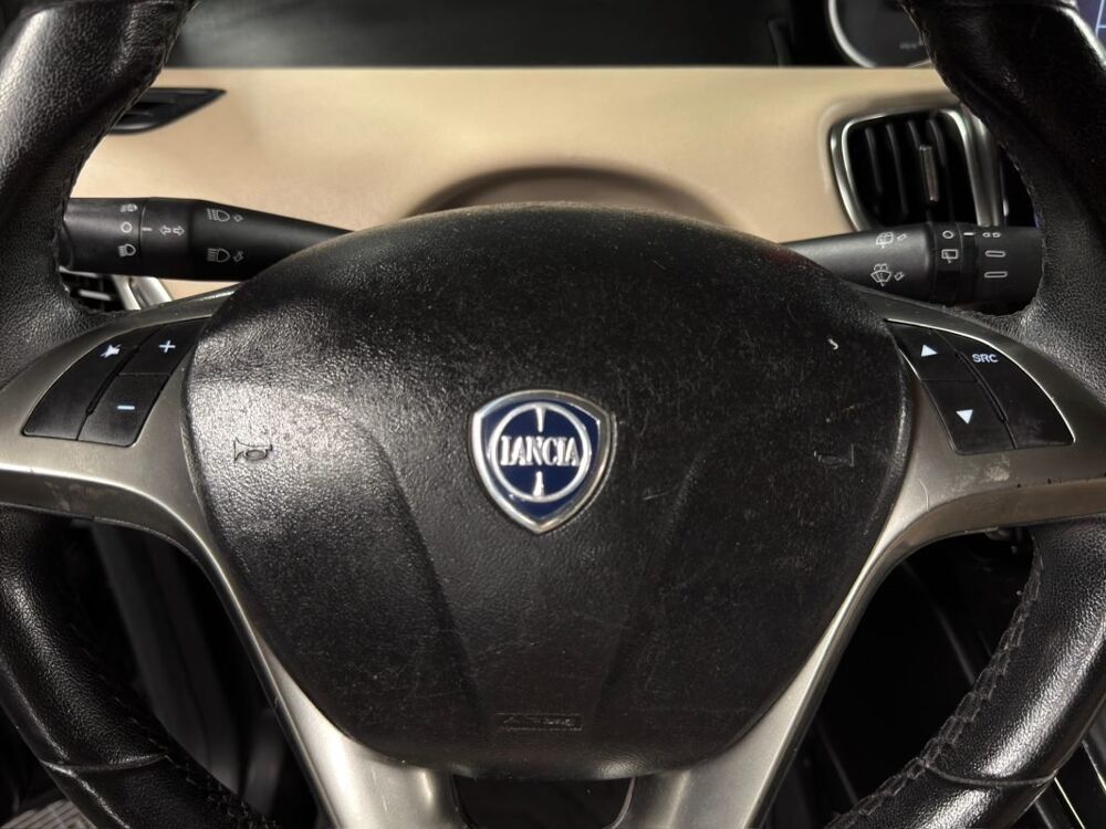 Ypsilon LA18114 2013 occasion 95150 Taverny