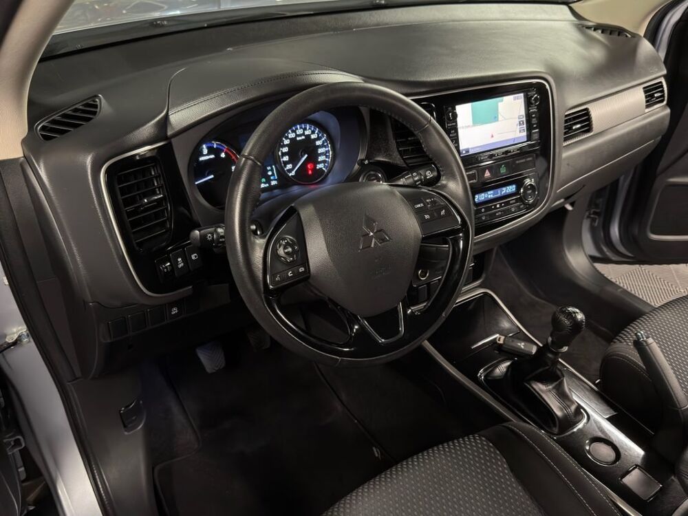 Outlander 2.2 DID150 INVITE 2WD 2017 occasion 95150 Taverny