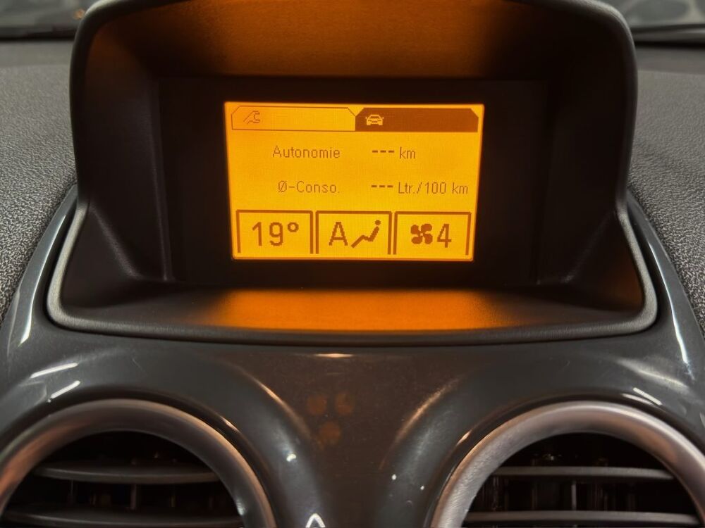 Corsa IV PHASE 2 COSMO 1.4 TURBO TWINPORT 120 TOIT OUVRANT ECRAN G 2012 occasion 95150 Taverny