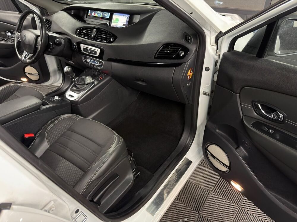 Sc&eacute;nic SC&Eacute;NIC III (JZ0/1_) 1.6 dCi (JZ00, JZ12) 2016 occasion 95150 Taverny