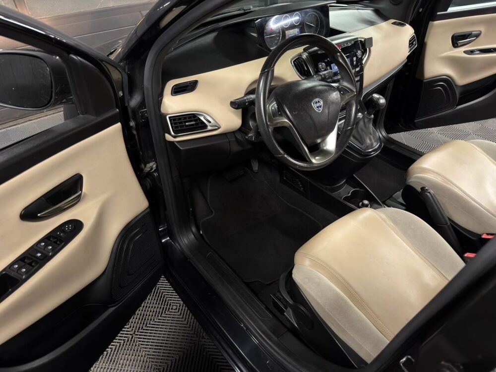 Ypsilon LA18114 2013 occasion 95150 Taverny