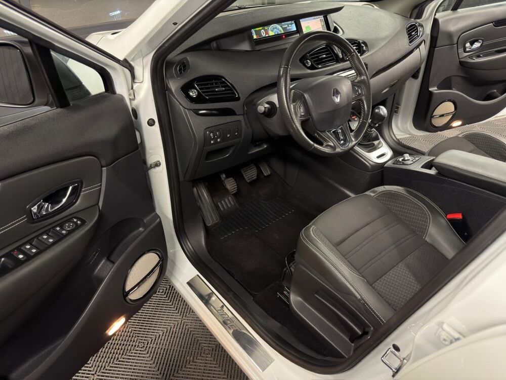 Sc&eacute;nic SC&Eacute;NIC III (JZ0/1_) 1.6 dCi (JZ00, JZ12) 2016 occasion 95150 Taverny