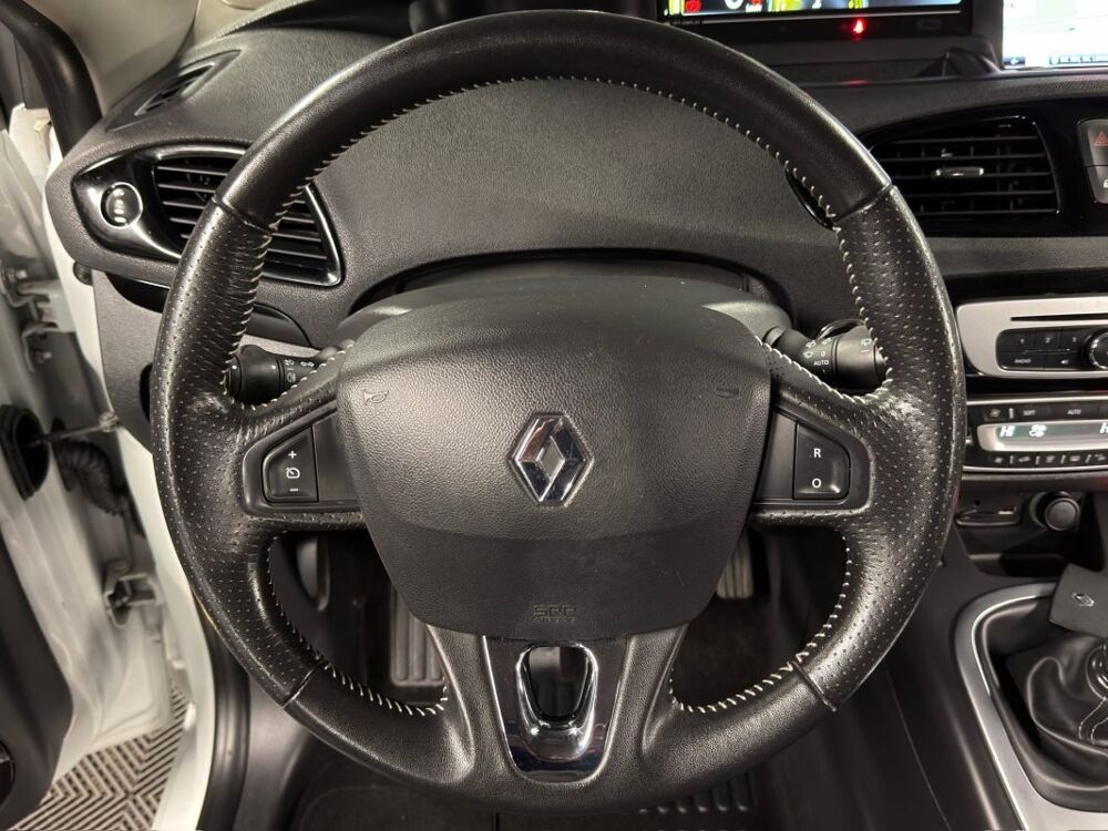 Sc&eacute;nic SC&Eacute;NIC III (JZ0/1_) 1.6 dCi (JZ00, JZ12) 2016 occasion 95150 Taverny