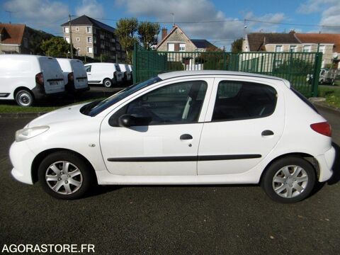Peugeot 206 VF32M8HR0BY043557 2011 occasion Montreuil 93100