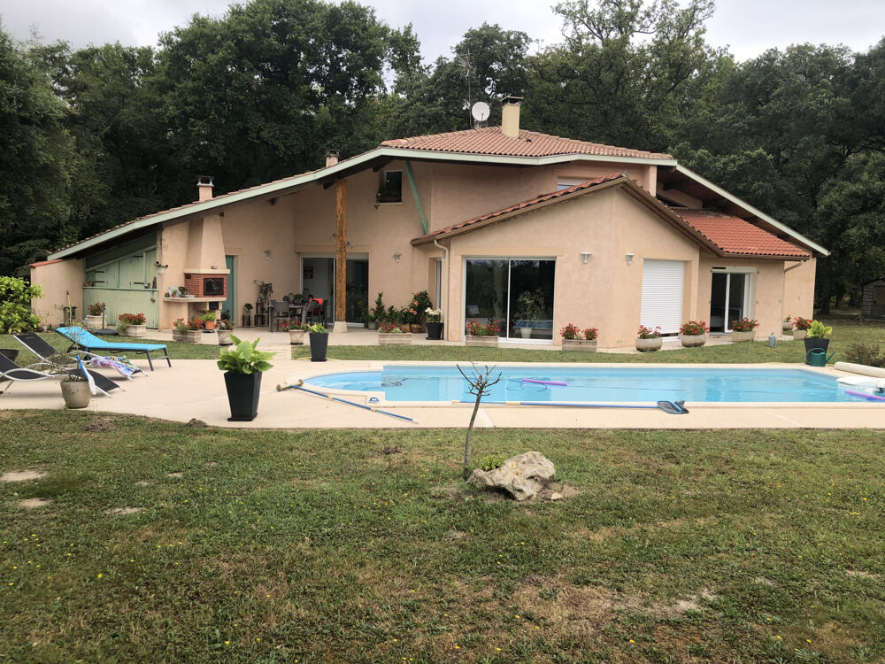 Maison 6 pièces superficie 190 m2 environ sur un terrain de 24040m2