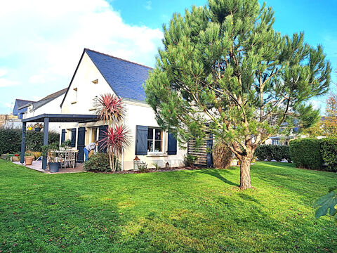   Une superbe maison contemporaine offrant une v�ritable vie de plain-pied au centre ville de Guidel ! Maison - 7 pi�ce(s) - 130 m�