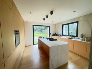  Maison  vendre 9 pices 240 m