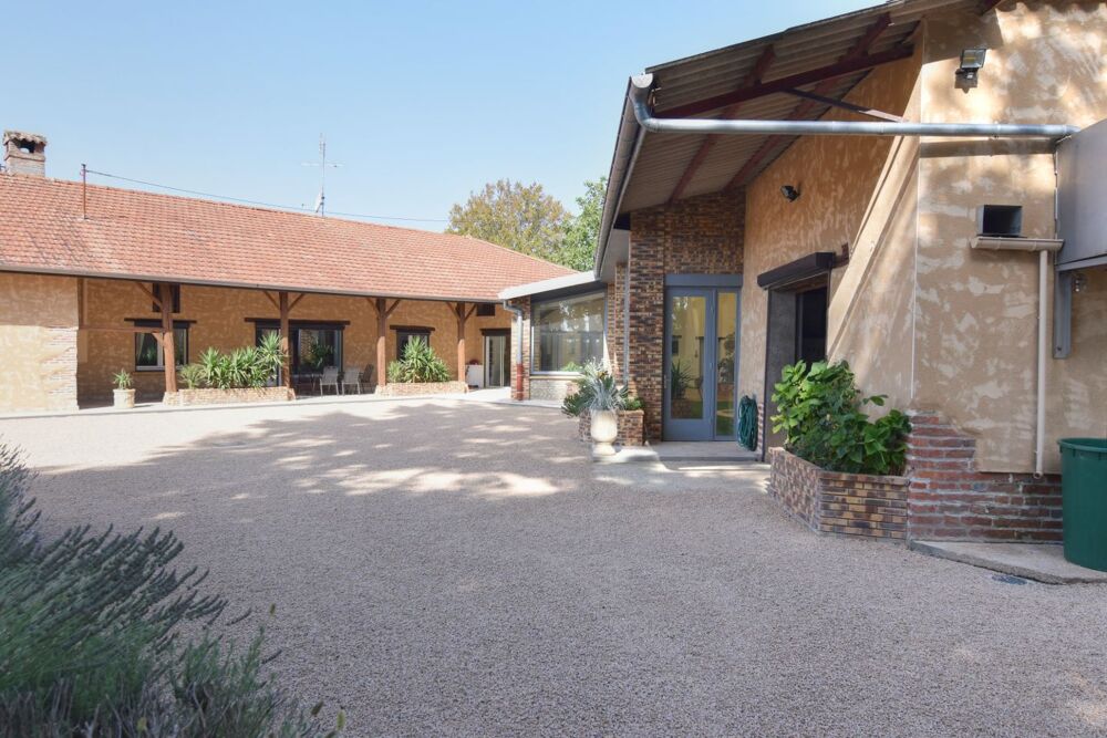 Vente Villa A vendre proche Chatillon proprit de 410 M2 P10 -6 600m2 Chtillon-sur-chalaronne