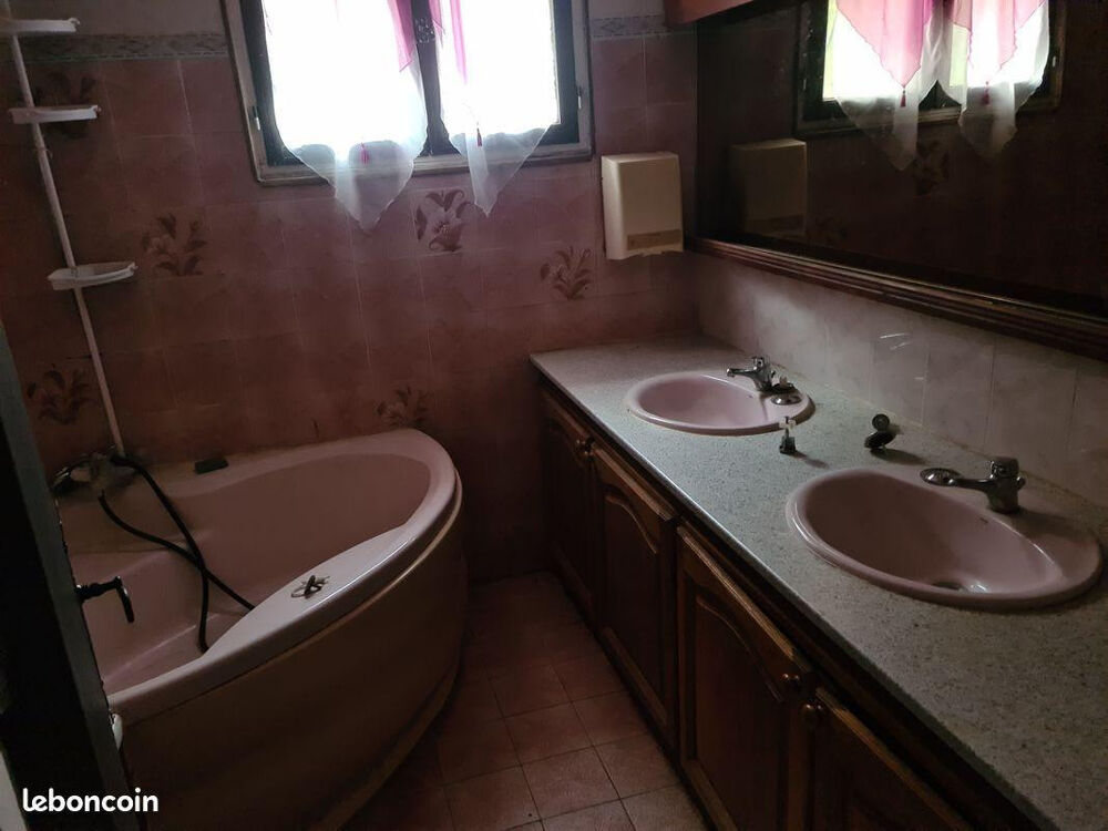 Location Appartement Loue grand studio dans villa Donzère
