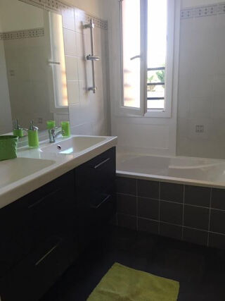  Appartement à louer 3 pièces 68 m²