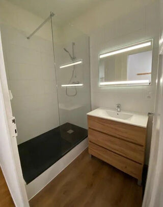 Location Appartement Beau studio meublé 25m² avec cave et parking Nantes