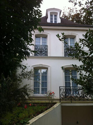 Location Appartement Beau studio meublé 24m² avec jardin Sèvres