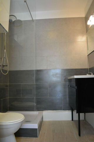 Location Appartement Beau studio meublé 20m² REFAIT A NEUF Marseille 5