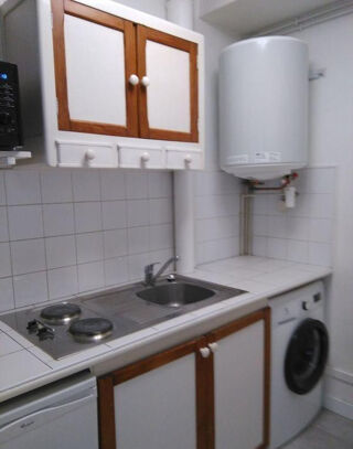 Location Appartement Beau studio meublé 26m² métro volontaires Paris 15