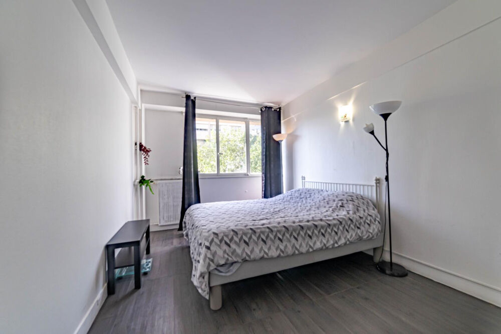   Bistro - 1 Private bedroom in 4 BR - 85m2 Big Puteaux