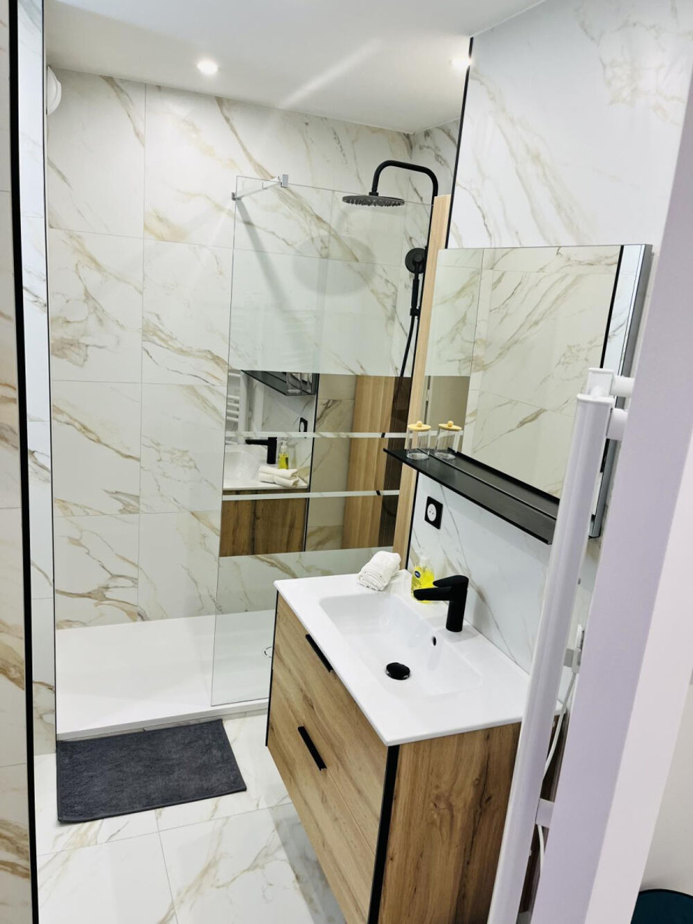 Location Appartement F2 meublé design Cannes