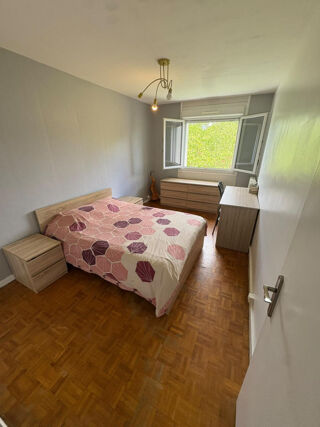  Appartement à louer 4 pièces 81 m²
