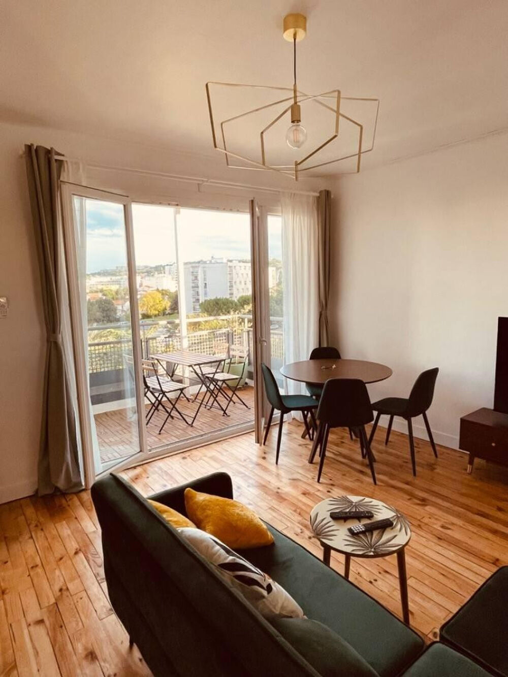 Location Appartement Charmant T4 Meublé Entièrement Rénové à Neuf Toulouse