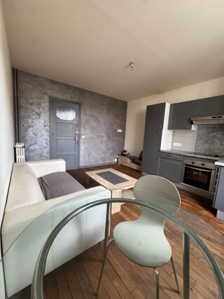 Location Appartement Studio avec petite chambre séparée. Clichy