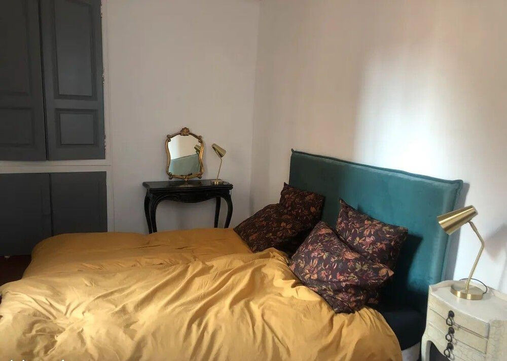 Location Appartement Beau T2 lumineux 45m² calme place de la mairie Cotignac